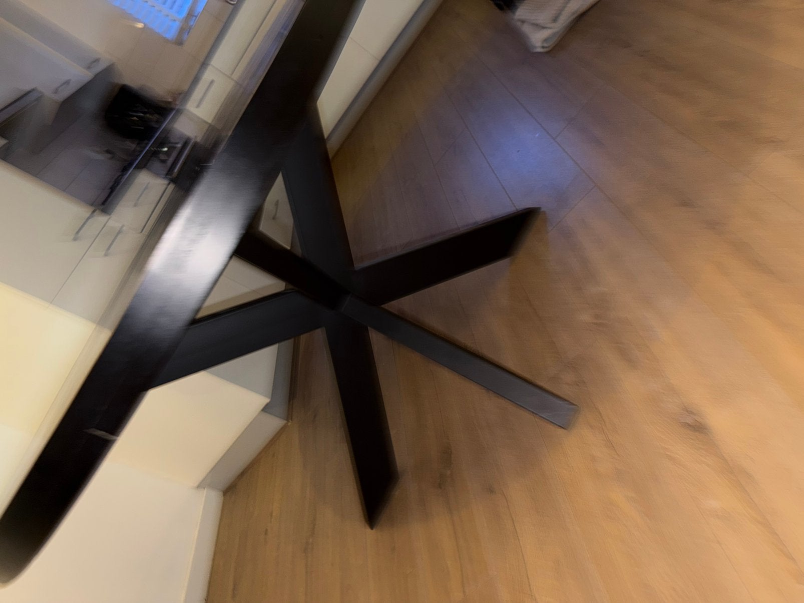 Mooie ronde zwarte eettafel Ø130 cm €125.-
