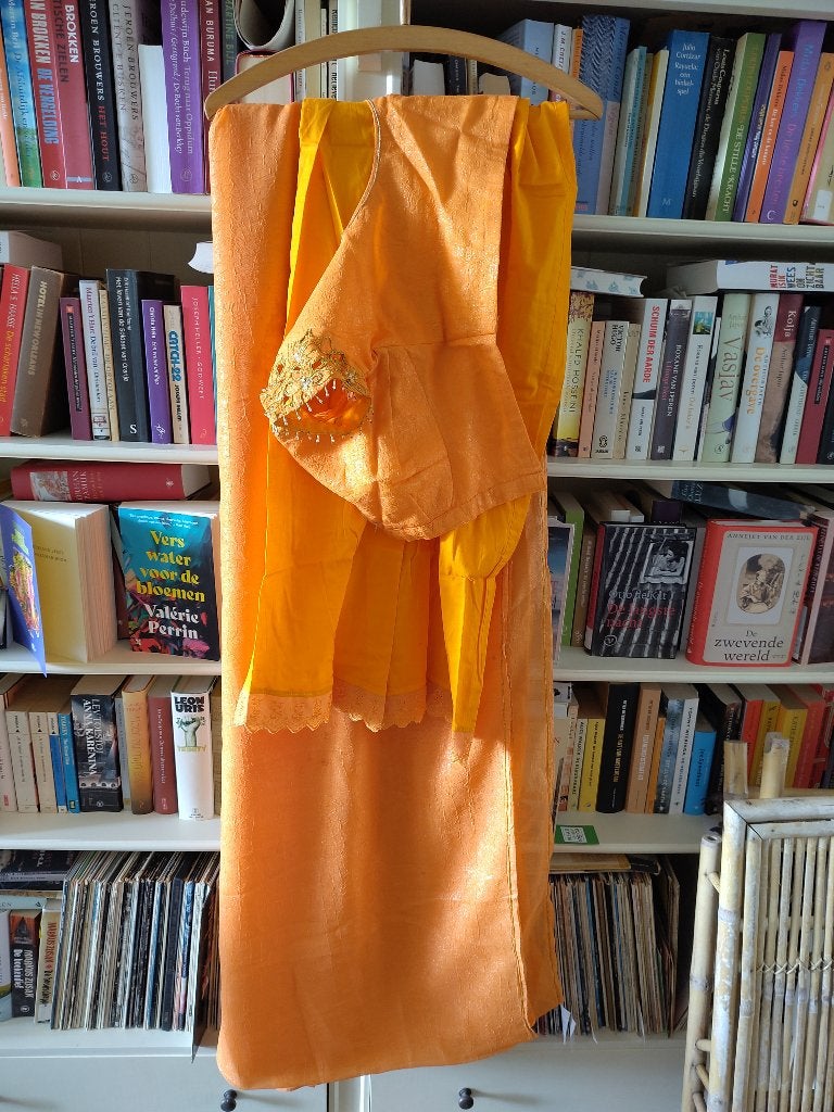 Sari, oranje, Ophalen, Overige typen, Oranje, Zo goed als nieuw