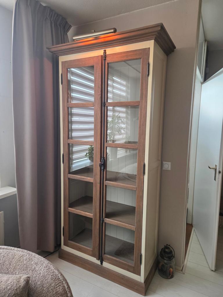 Buffetkast met verlichting - Landelijke stijl, Huis en Inrichting, Kasten | Buffetkasten, Ophalen, Met deur(en), Glas, 50 tot 100 cm
