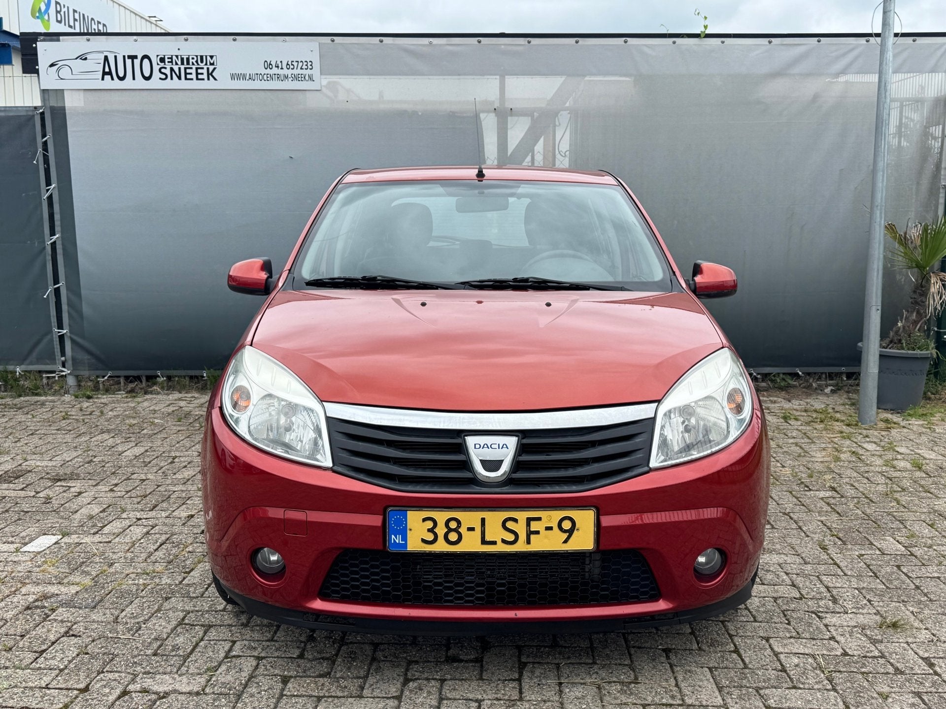 Dacia Sandero 1.6 Lauréate - NWE APK - Airco - Sensoren, Auto's, Voorwielaandrijving, Stof, 4 cilinders, Bedrijf