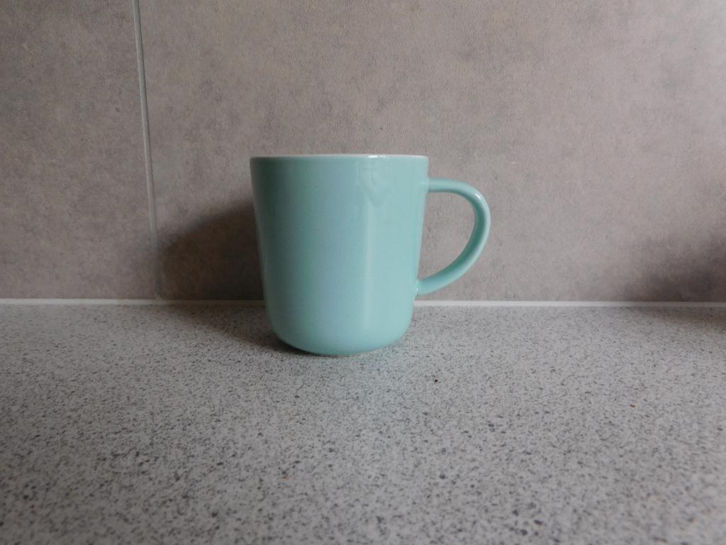 Mok 130 ml. New Bone China Chicago Turquoise Hema, Ophalen of Verzenden, Zo goed als nieuw, Overige stijlen, Kop(pen) en/of Schotel(s)