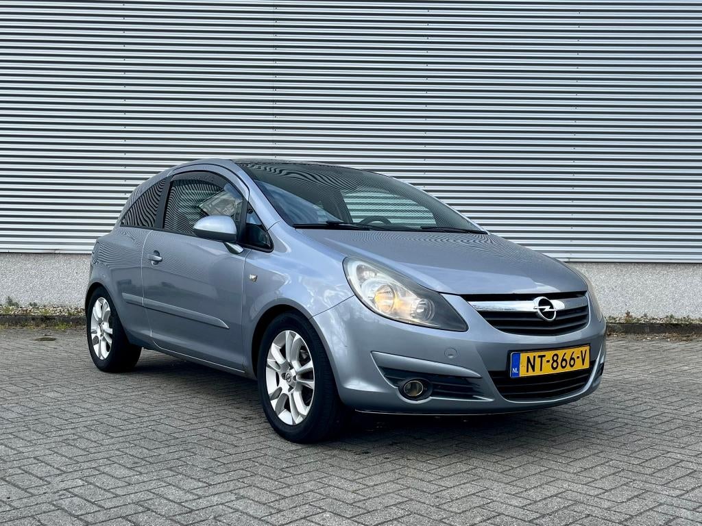 Opel Corsa - panorama dak - stoelverwarming, Auto's, Opel, Voorwielaandrijving, Euro 5, Stof, Zwart
