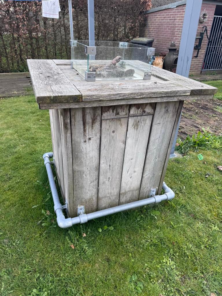 Houten statafel met vuur, Ophalen, Gebruikt