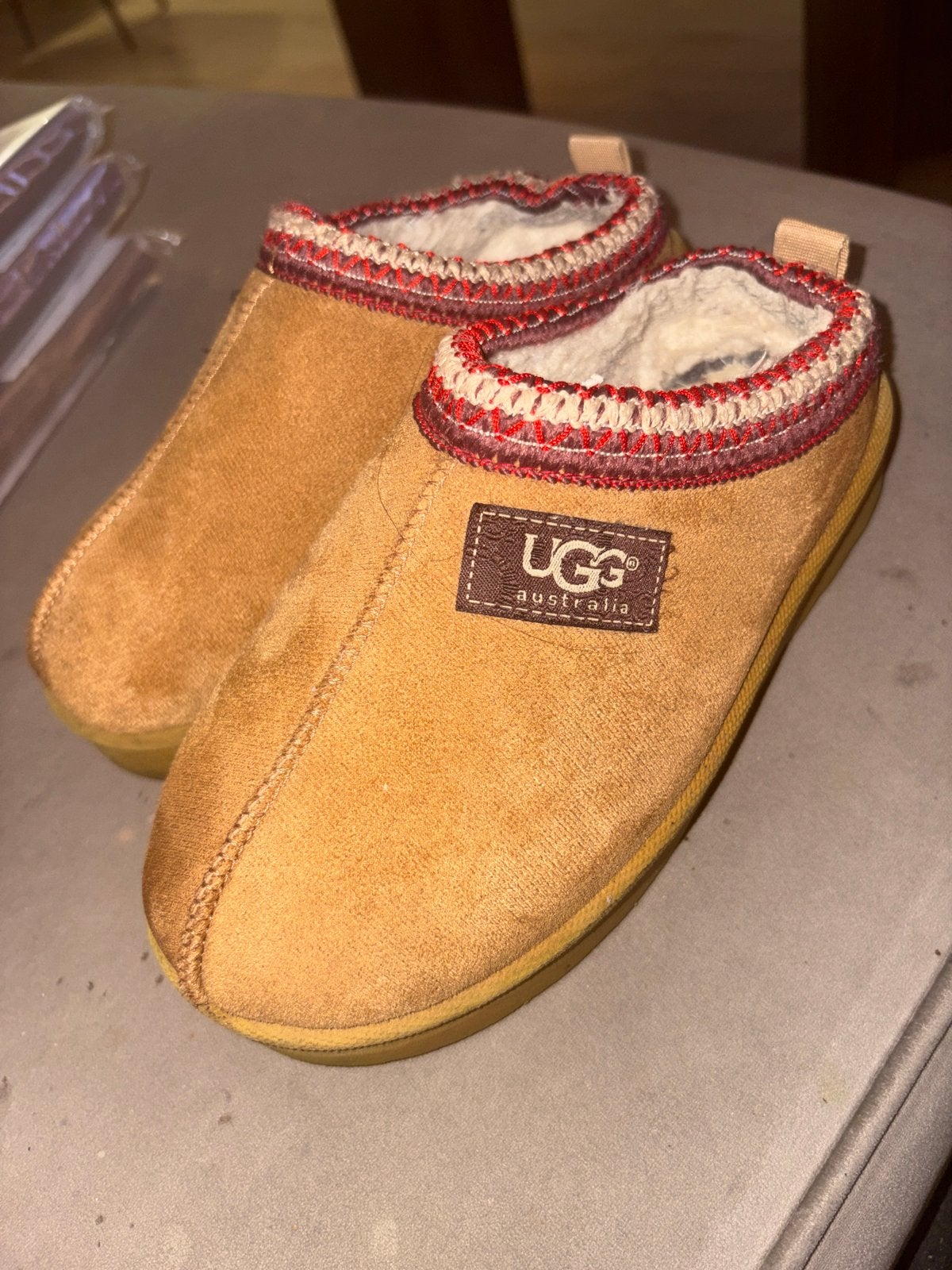 Ugg Australia Pantoffels - Zo goed als nieuw, Ophalen of Verzenden, Zo goed als nieuw, Bruin, Pantoffels of Sloffen