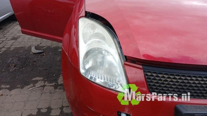 Koplamp rechts van een Suzuki Swift, Gebruikt, -, -, Ophalen of Verzenden