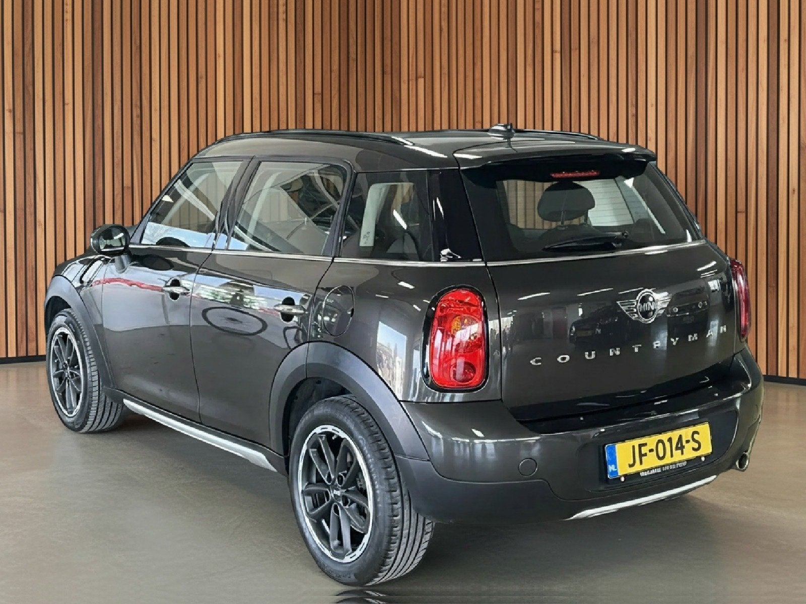 MINI Countryman 1.6 One Pepper | Navigatie | Elektrisch dak, Auto's, Voorwielaandrijving, Gebruikt, Euro 6, Bruin