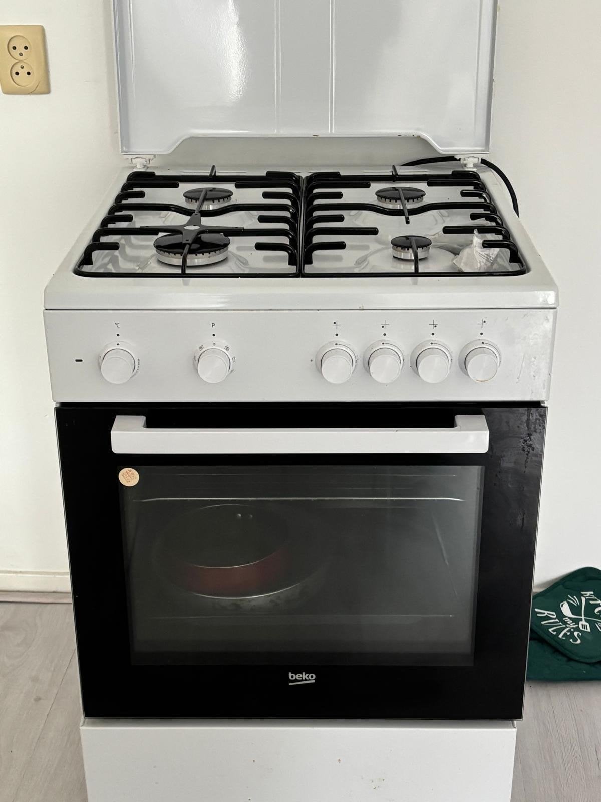 Beko 4-pits gasfornuis met oven - Zo goed als nieuw, Witgoed en Apparatuur, Fornuizen, Zo goed als nieuw, Gas, Vrijstaand, 4 kookzones