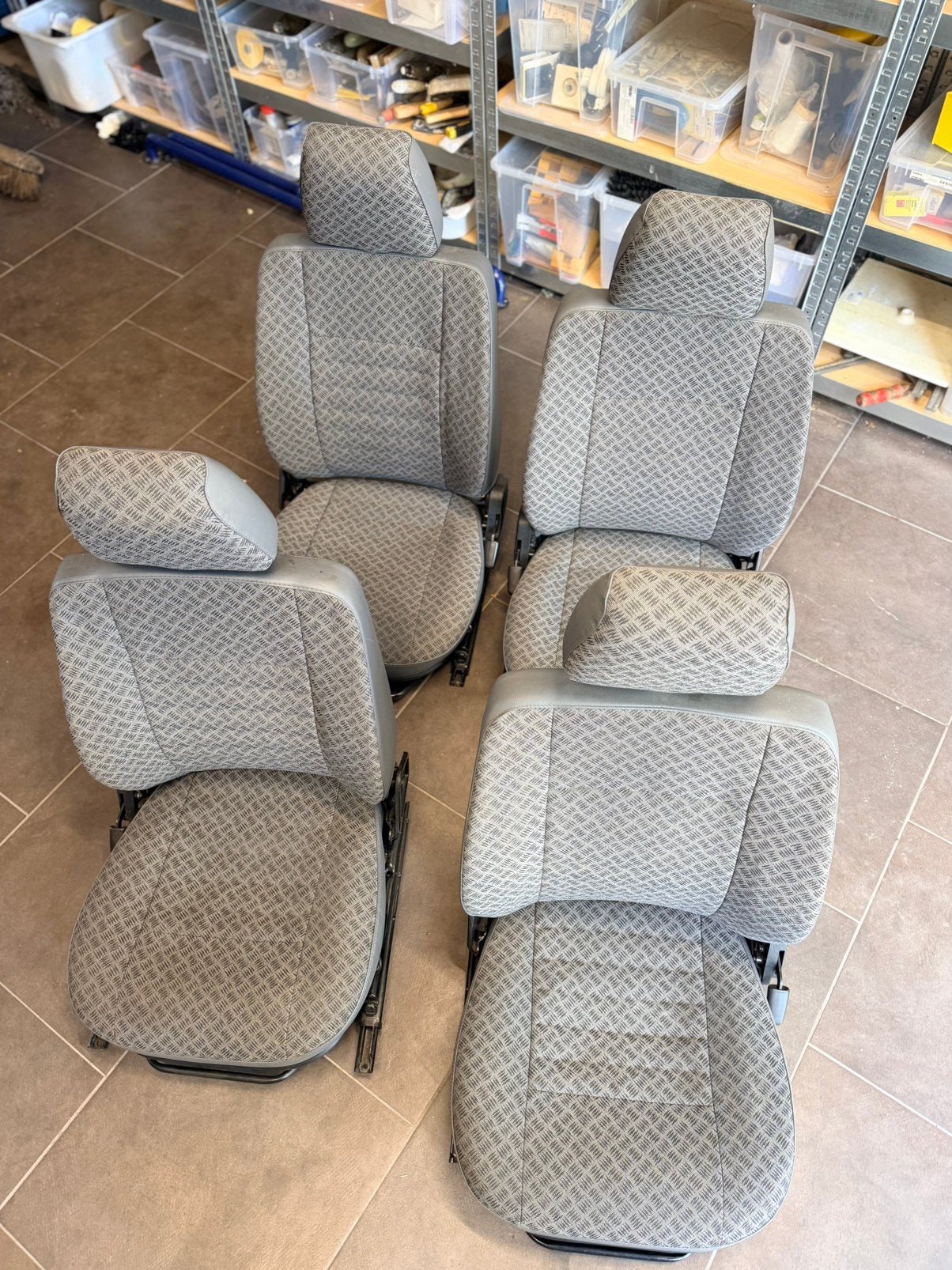 Land Rover Defender TD5 voorstoelen 4 stuks, Auto-onderdelen, Interieur en Bekleding, Ophalen, Nieuw, Land Rover