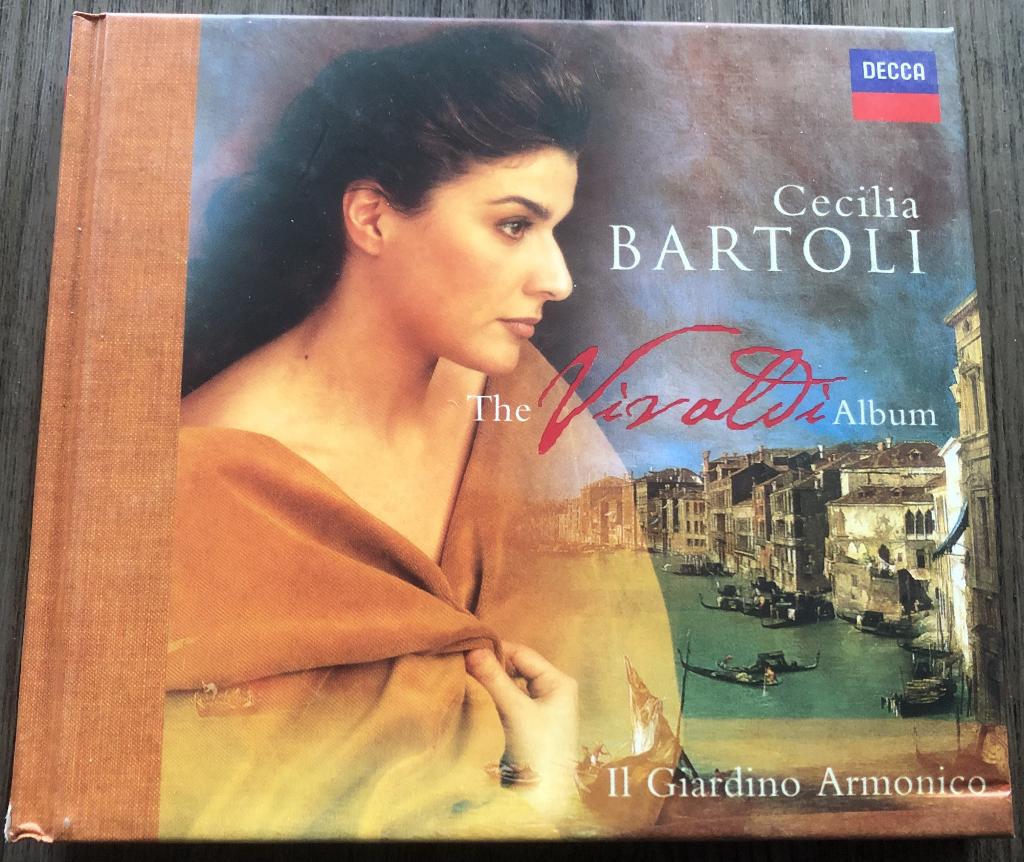 CECILIA BARTOLI - THE VIVALDI ALBUM - IL GIARDINO ARMONICO, Ophalen of Verzenden, Barok, Zo goed als nieuw