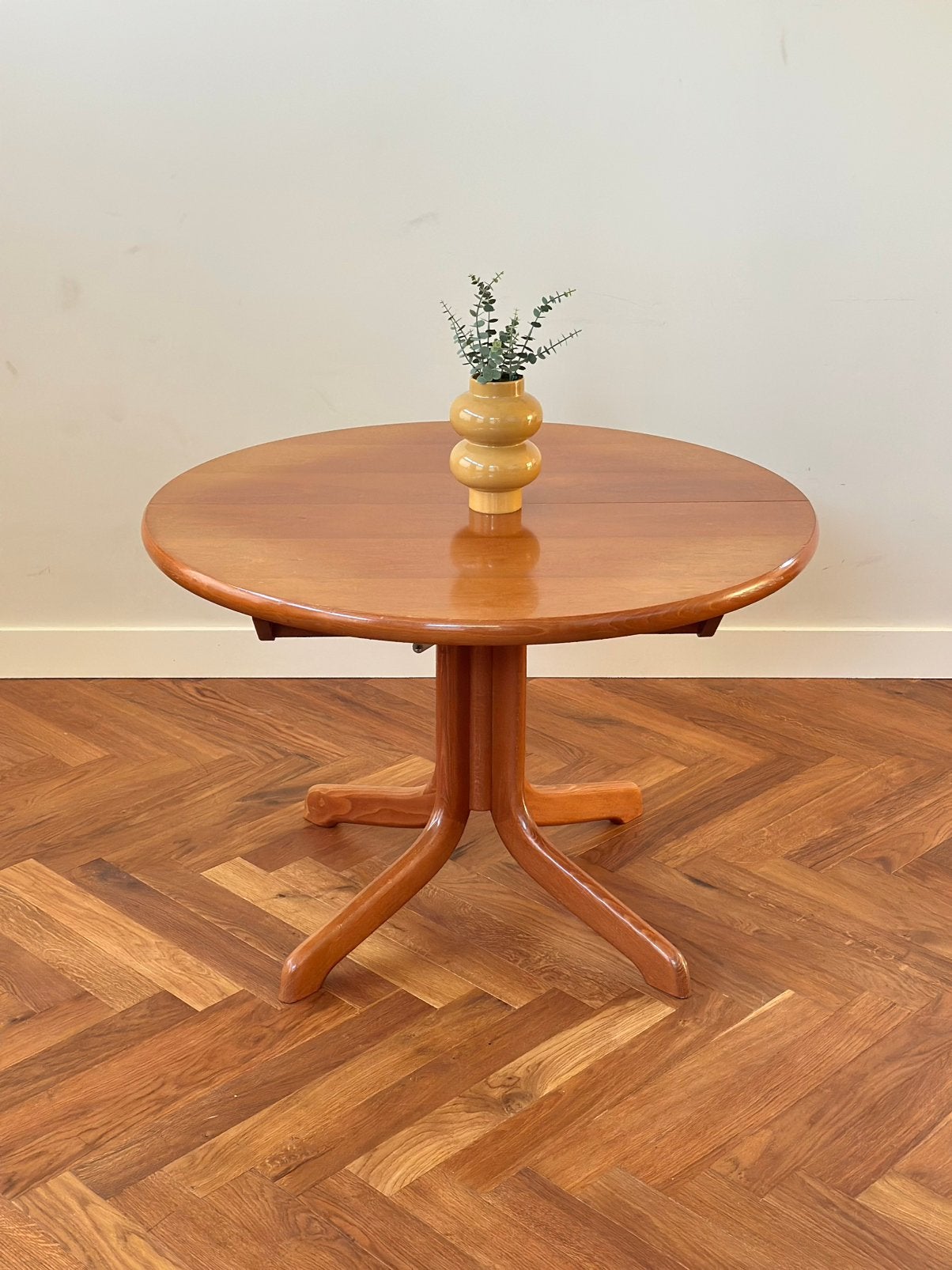 Vintage eetkamertafel rond/ovaal hout jaren 50/60/70, Ophalen, Gebruikt, 100 tot 150 cm, Vijf personen of meer