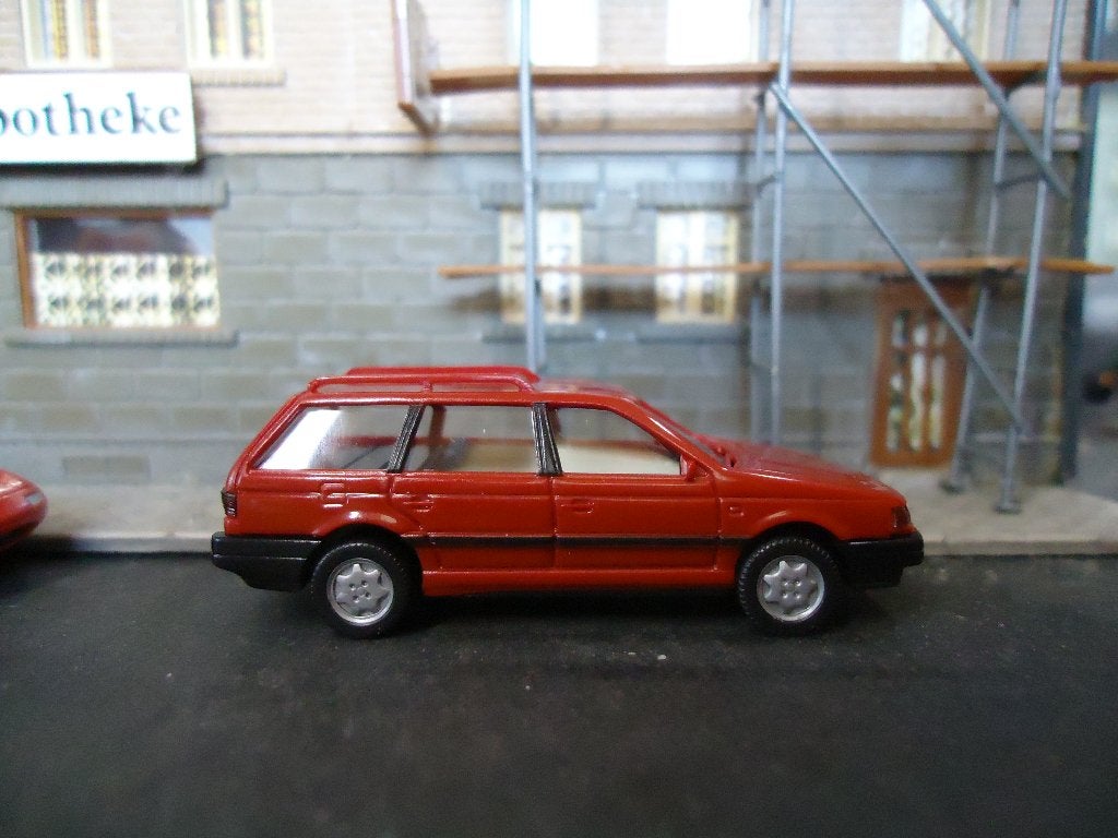 Volkswagen Passat B3 Variant - Wiking weinrot, Ophalen of Verzenden, Zo goed als nieuw, Bus of Vrachtwagen, Rietze