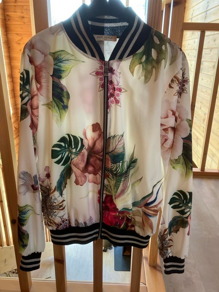 New Style Italy jasje wit met bloemen, Ophalen of Verzenden, Nieuw, Maat 38/40 (M), Wit