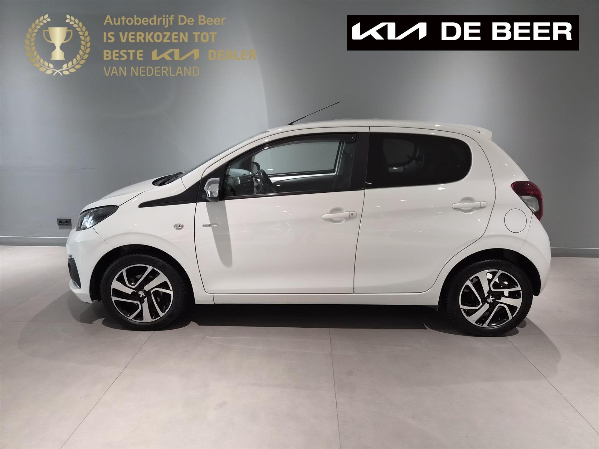PEUGEOT 108 1.0 e-VTi 68pk 5D Active AIRCO LMV, Stof, Gebruikt, 4 stoelen, Wit