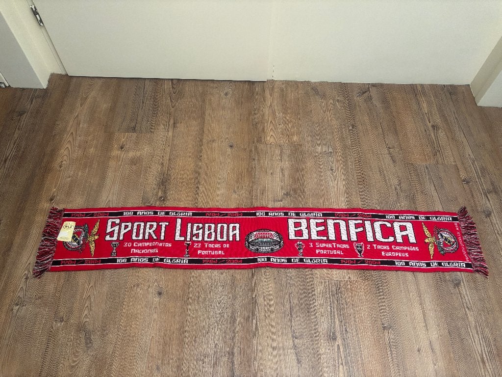 Sport Lisboa e Benfica 100 Jaar Jubileumsjaal (1904–2004), Verzamelen, Ophalen of Verzenden, Nieuw, Buitenlandse clubs, Vaantje of Sjaal