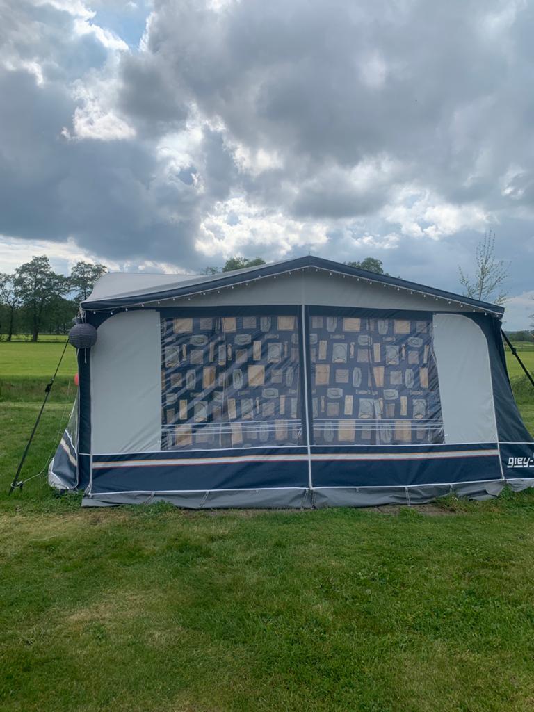 Prachtig gerenoveerde caravan voor gezin met voortent&mover!, Caravans en Kamperen, Caravans, Koelkast, Treinzit, Particulier