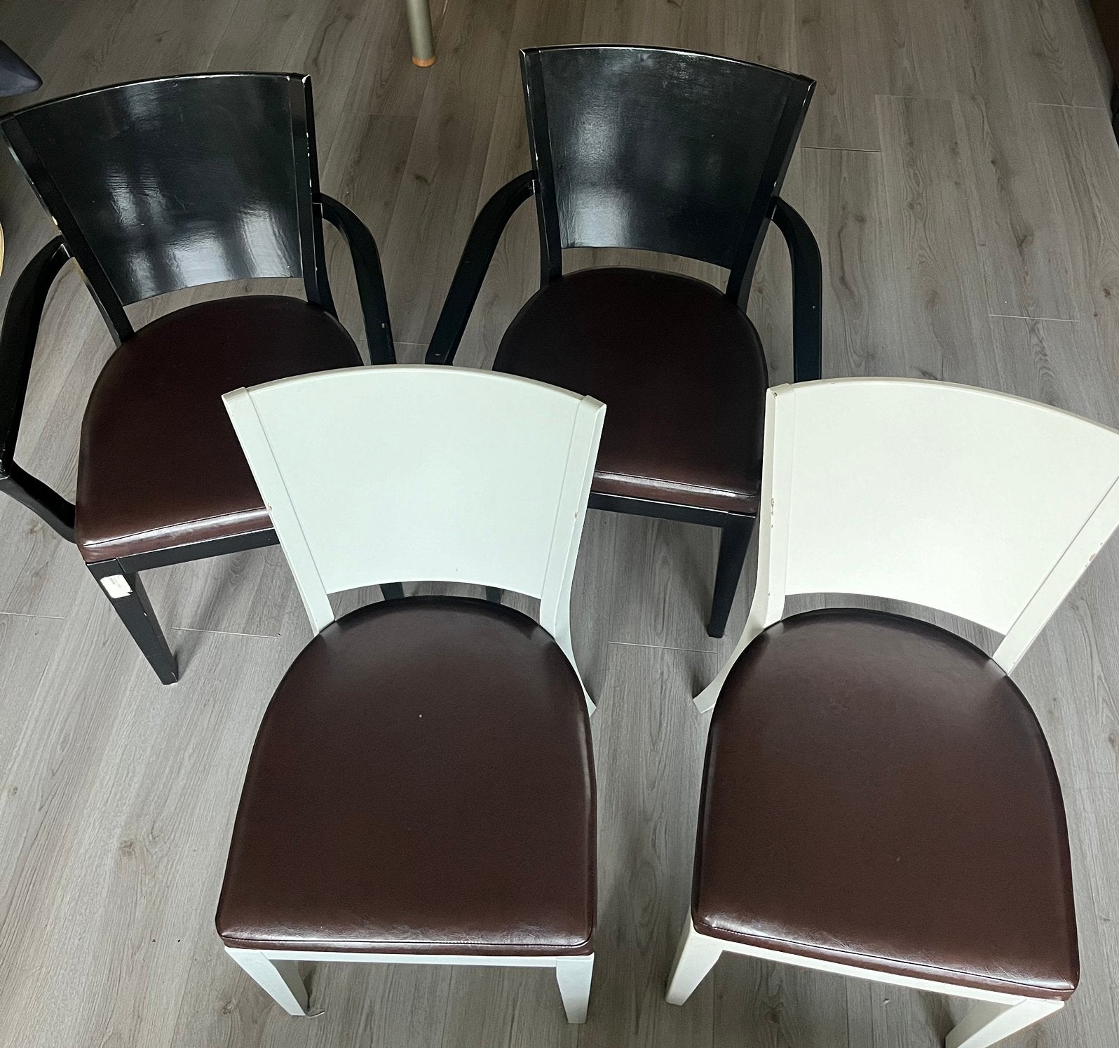 Set of 4 chairs, Huis en Inrichting, Ophalen, Zo goed als nieuw, Bruin