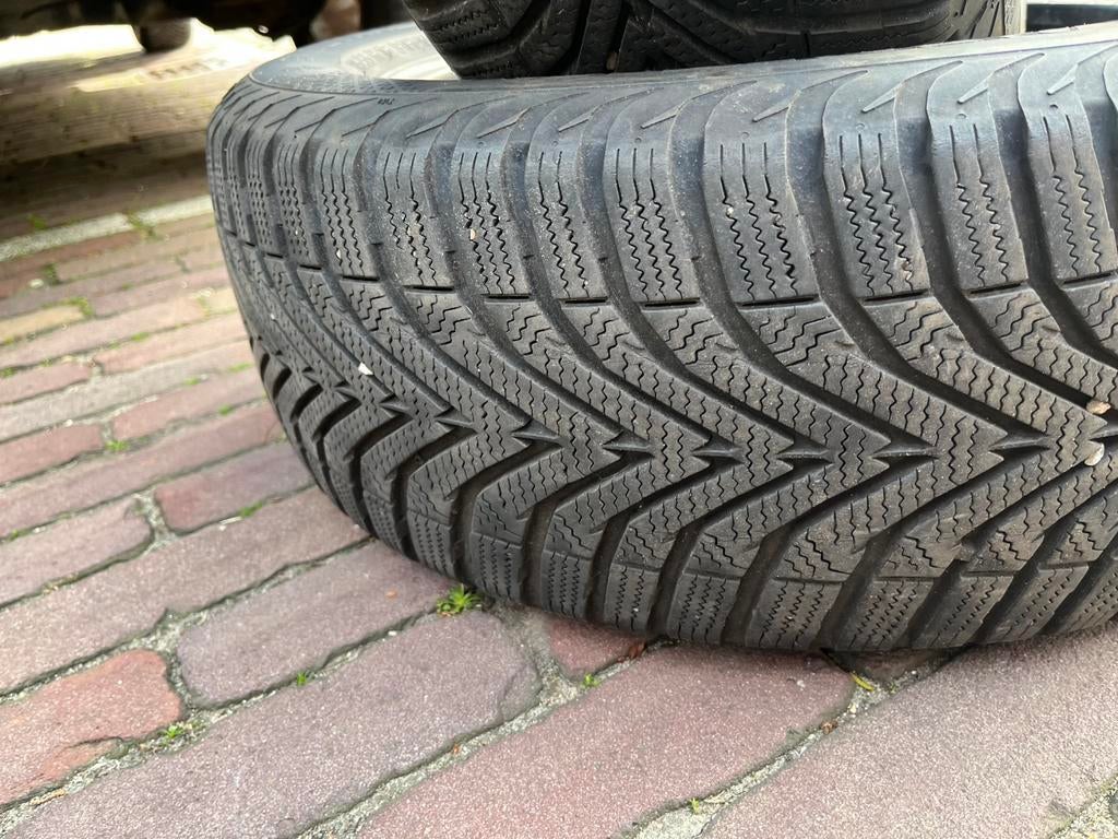 Winterbanden 4x 205/55/16, Ophalen, Zo goed als nieuw