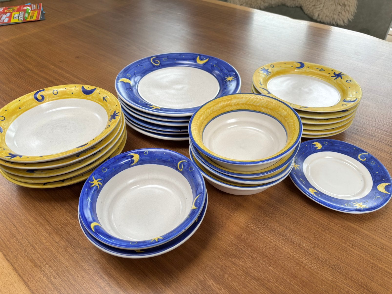 Handgeschilderd servies, diner-, ontbijt-, diepe borden, Overige merken, Ophalen of Verzenden, Zo goed als nieuw, Bord(en)