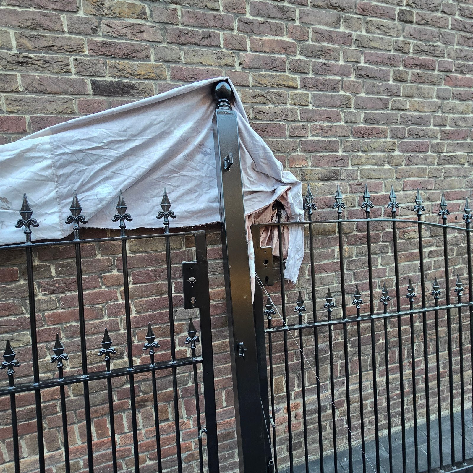 Dubbele sierpoort 5.57m breed - Zo goed als nieuw, Met poort, Ophalen of Verzenden, Zo goed als nieuw, Sierhekwerk