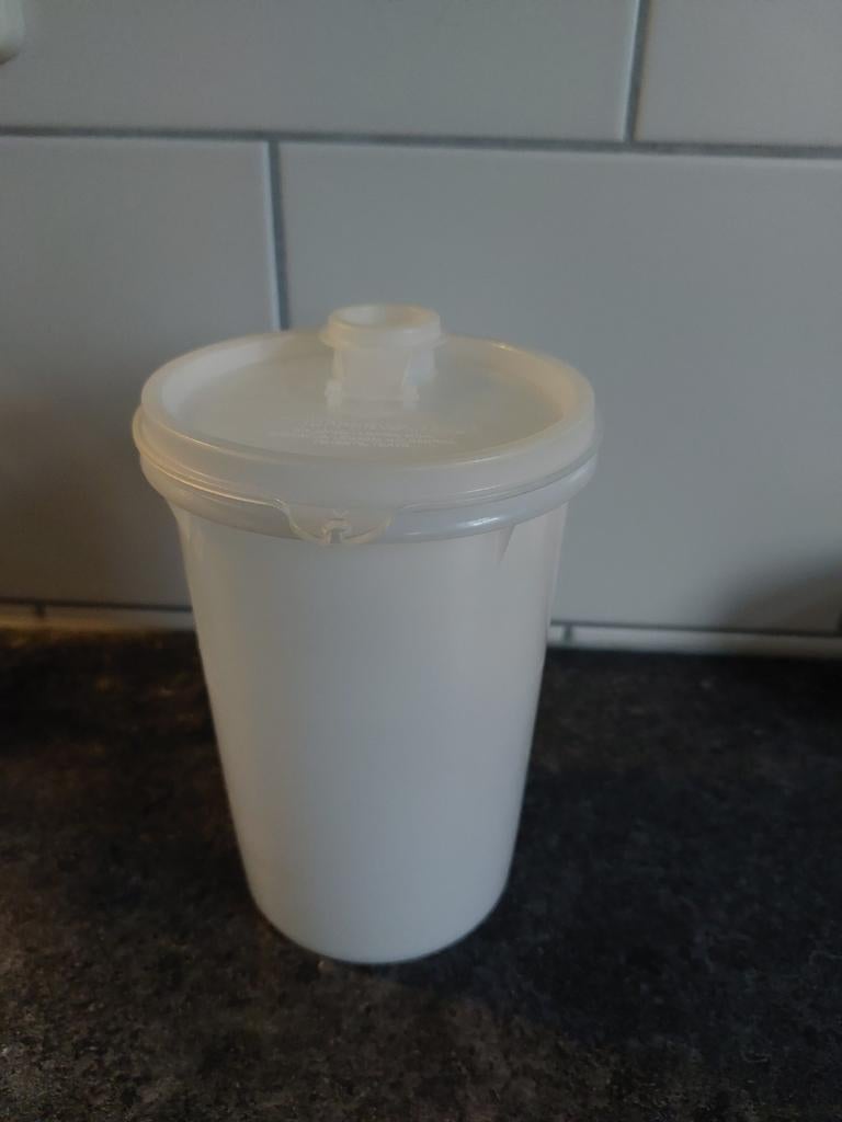 Tupperware witte strooibus met deksel, Ophalen of Verzenden, Gebruikt, Wit, Beker of Kan