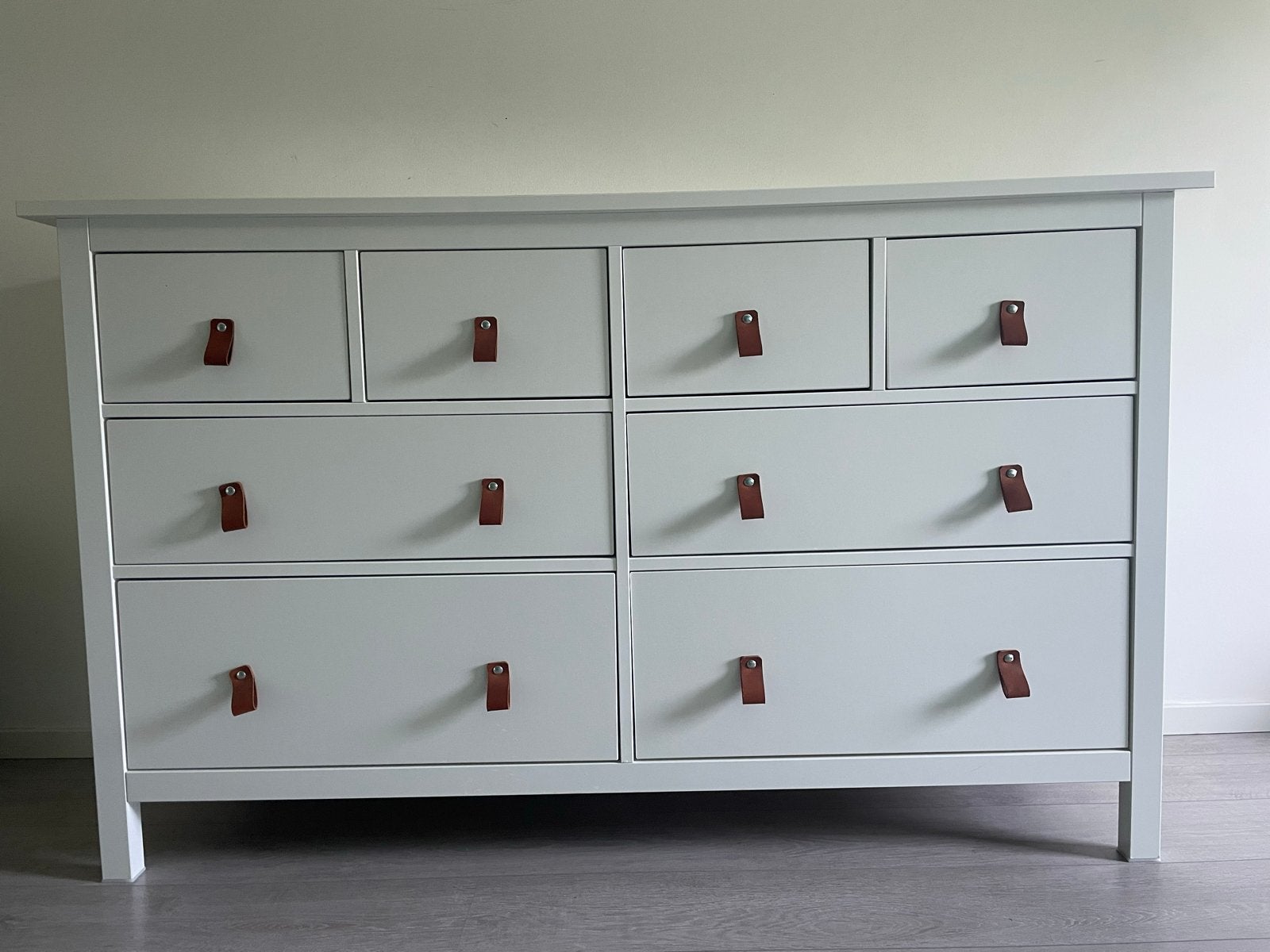 IKEA Hemnes ladekast met leren handgrepen - Commode, Huis en Inrichting, Kasten | Ladekasten, 5 laden of meer, Ophalen, Gebruikt