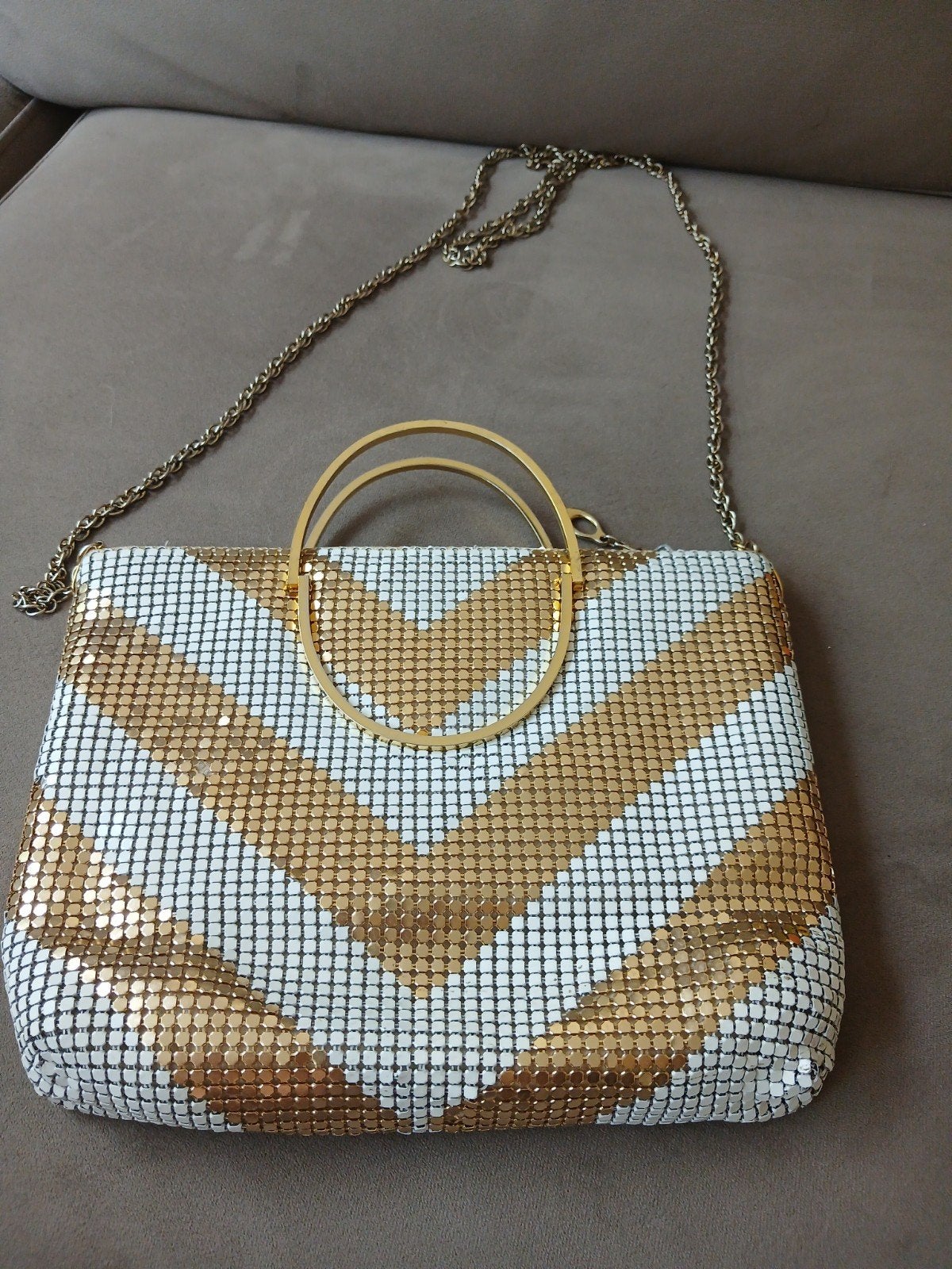 vintage-stijl mesh avondtas heeft een goud en wit chevronpat, Ophalen of Verzenden, Wit, Avondtasje