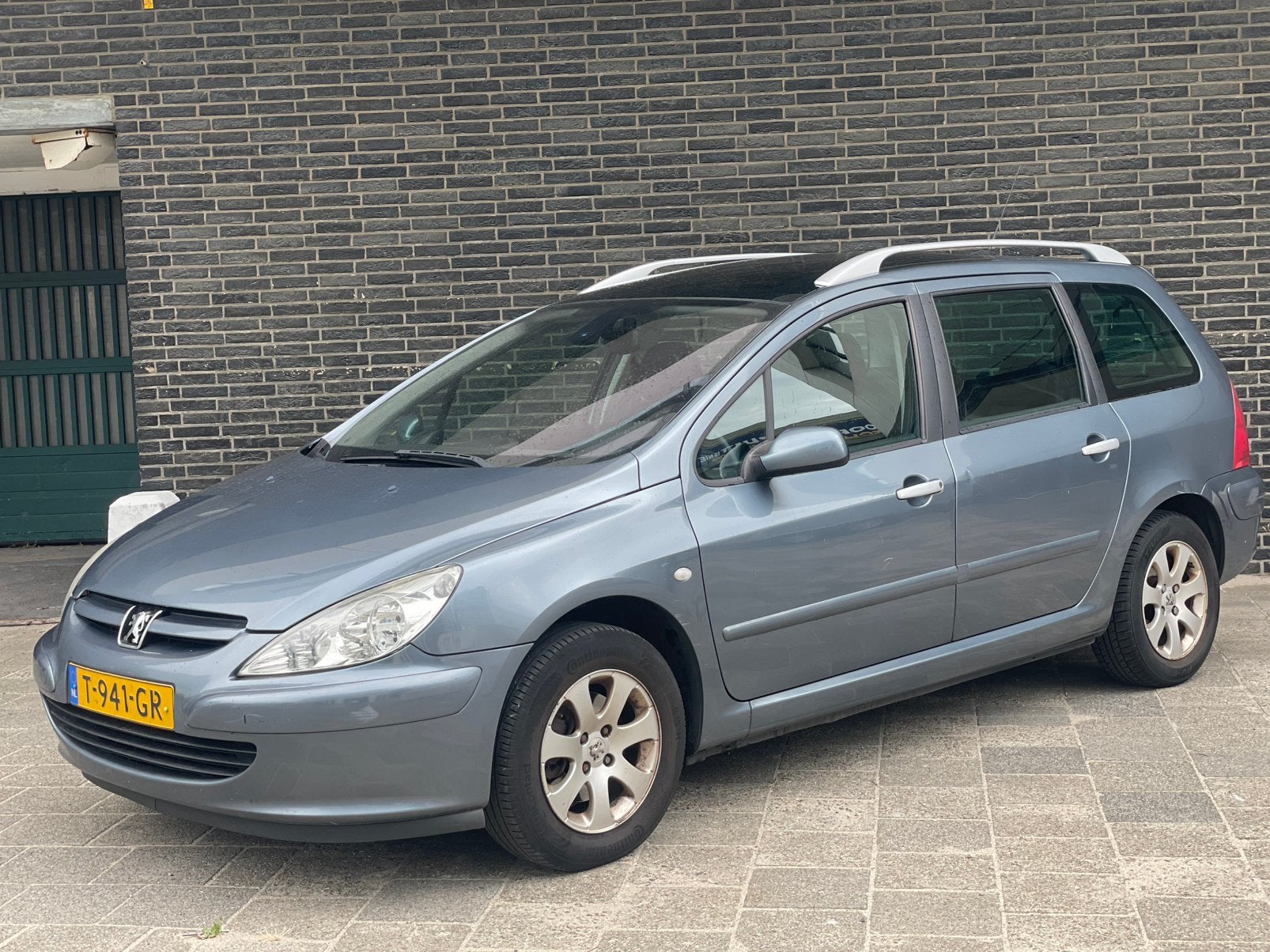 Peugeot 307 1.6 16V SW AUTOMAAT CRUISE CONTROL PANORAMADAK, Stof, Zwart, 4 cilinders, 7 stoelen