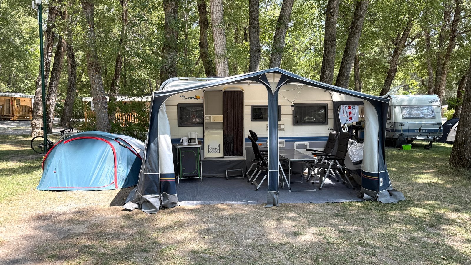 Hobby Caravan met voortent en luifel, Caravans en Kamperen, Vast bed, Rondzit, Hobby, Particulier