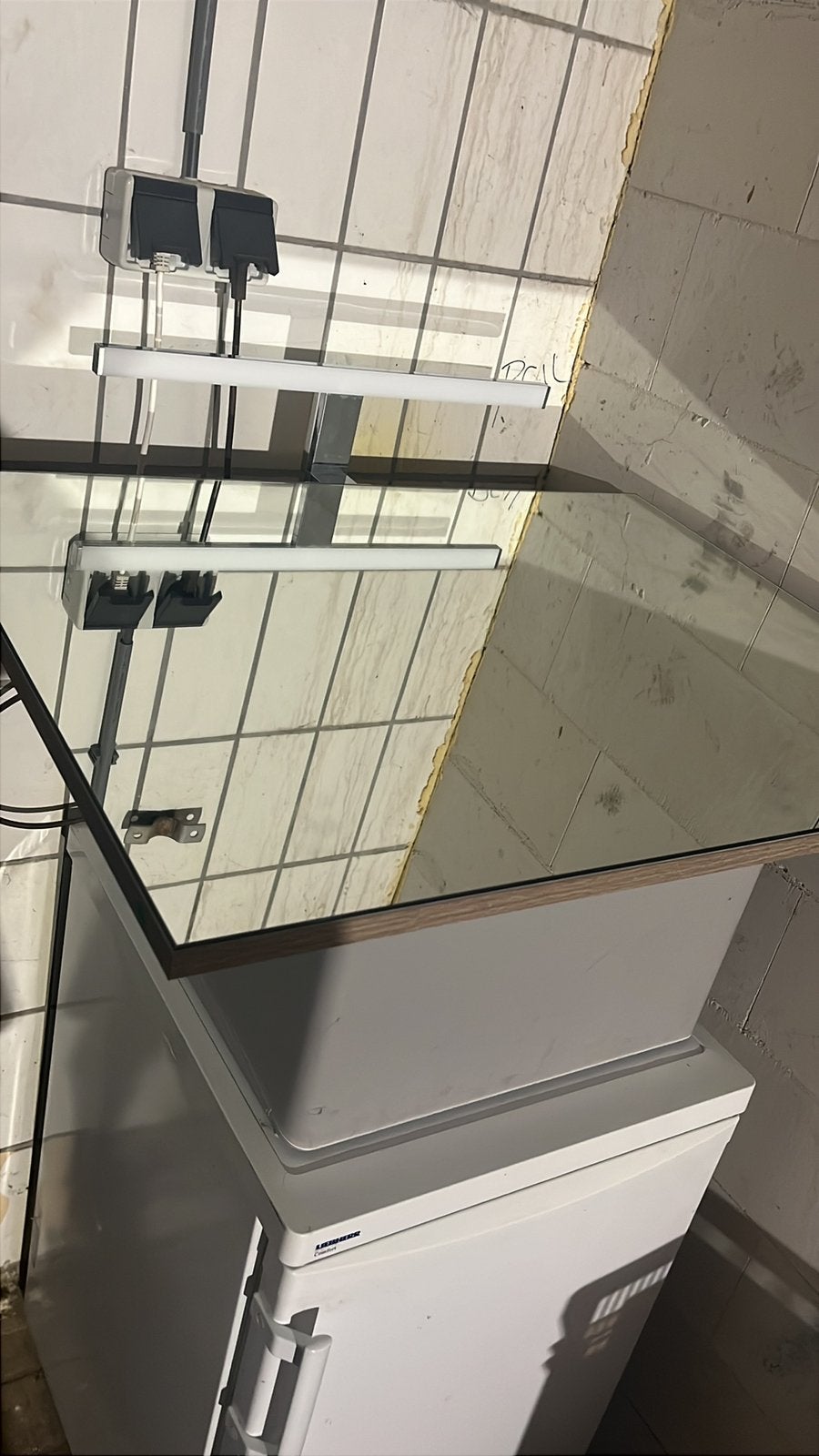 Badkamer spiegel 80b60h met licht, Huis en Inrichting, Overige typen, Zo goed als nieuw, Minder dan 25 cm, Minder dan 100 cm