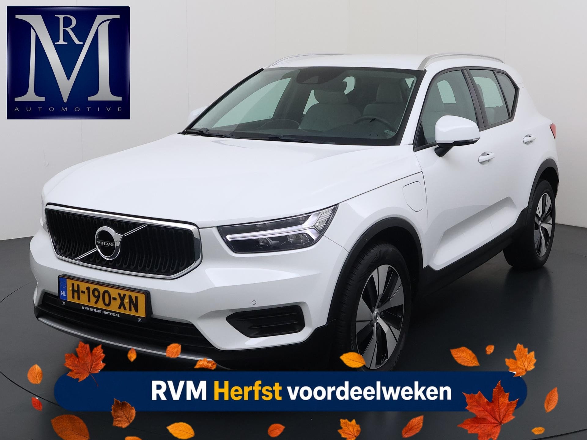 Volvo XC40 1.5 T5 Twin Engine Momentum Pro VAN:27.900,- VOOR, Auto's, Euro 6, 1712 kg, Leder en Stof, Wit