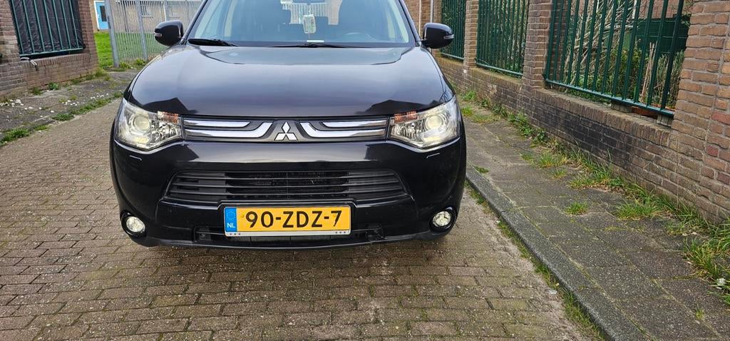 Mitsubishi Outlander 2.0 MPI 2WD CVT 2012 Zwart, Automaat, Outlander, Zwart, 4 cilinders