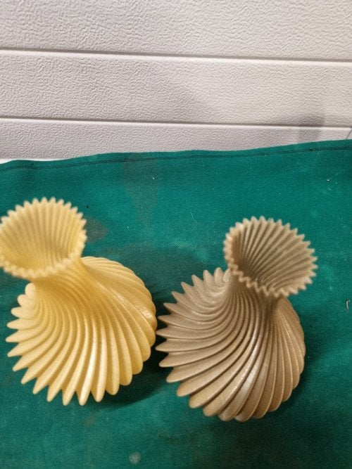 vaasjes 3d print golvend 2 stuks, Antiek en Kunst, Ophalen of Verzenden