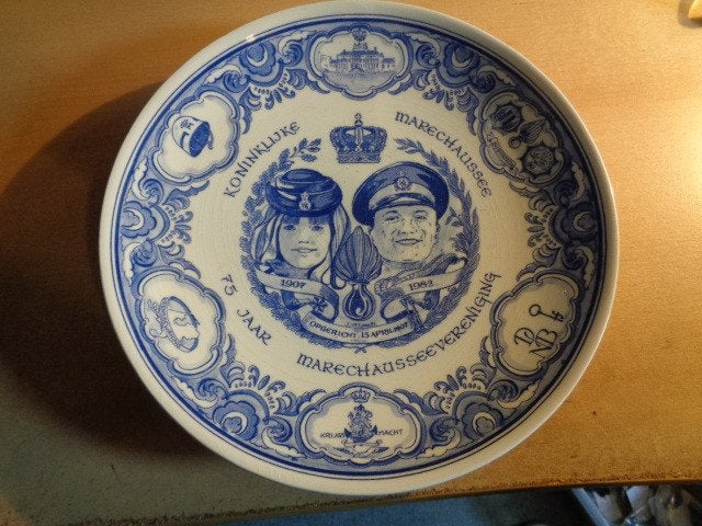Mooi bord KMAR 75 jaar  Marechaussee Vereniging 25 cm rond, Ophalen, Landmacht, Nederland