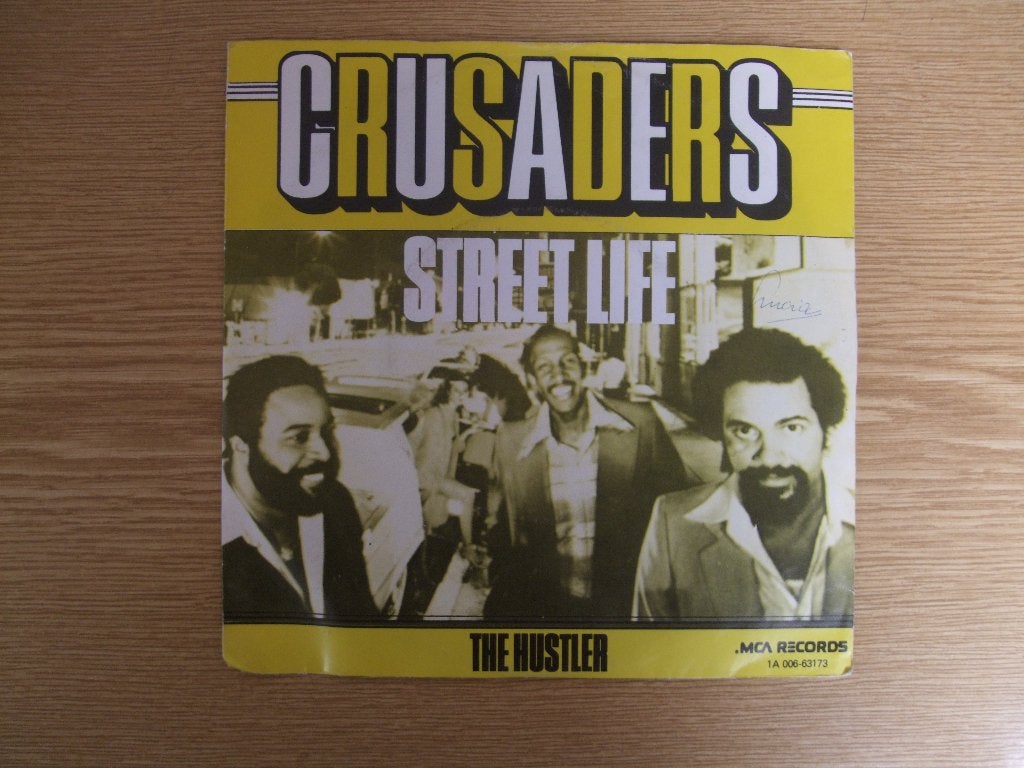 CRUSADERS     STREET LIFE / THE HUSTLER, 7 inch, Ophalen of Verzenden, Zo goed als nieuw, R&B en Soul
