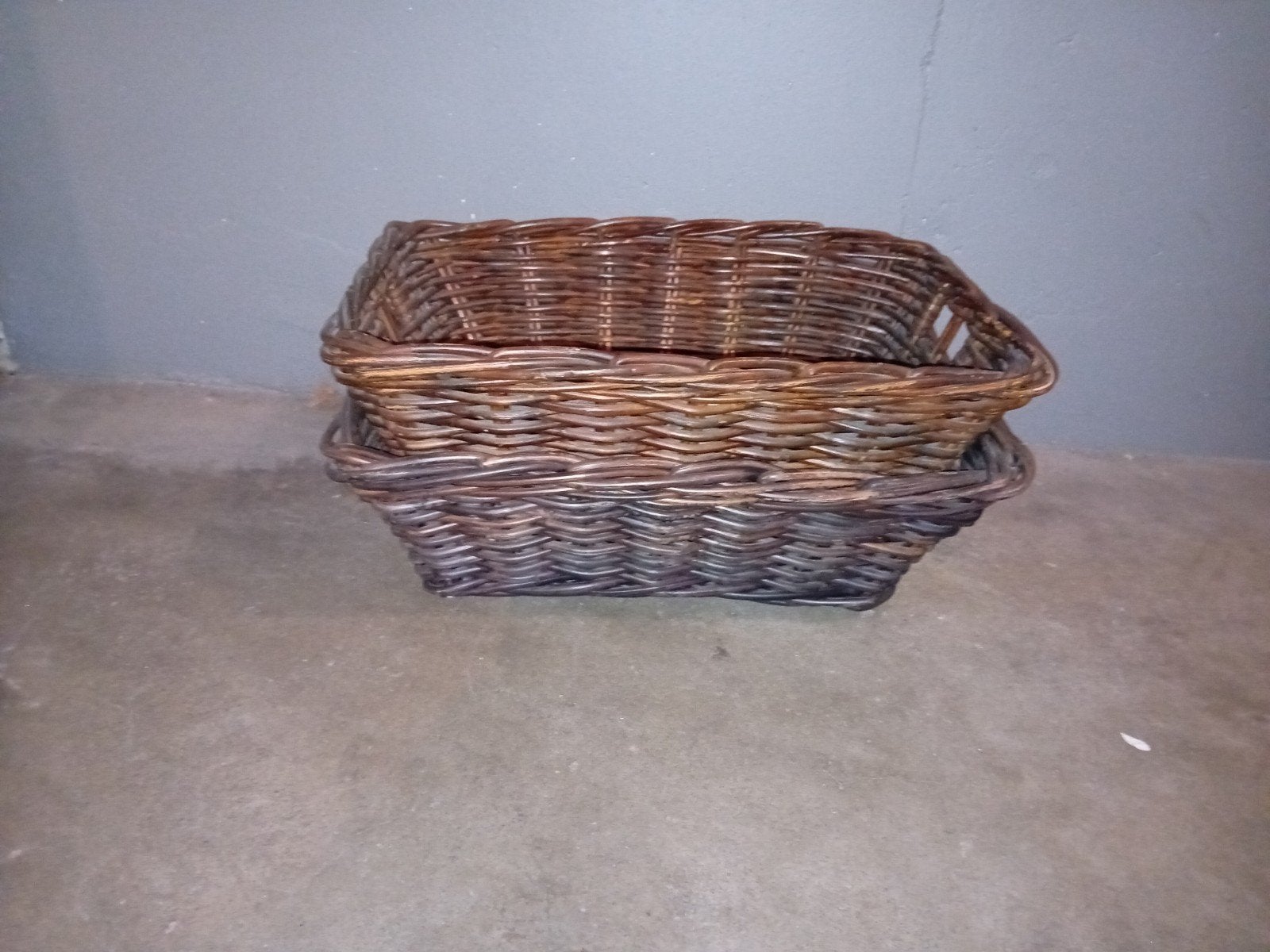 2 rieten manden, Huis en Inrichting, Woonaccessoires | Schalen en Manden, Ophalen, Mand, Zo goed als nieuw, Riet