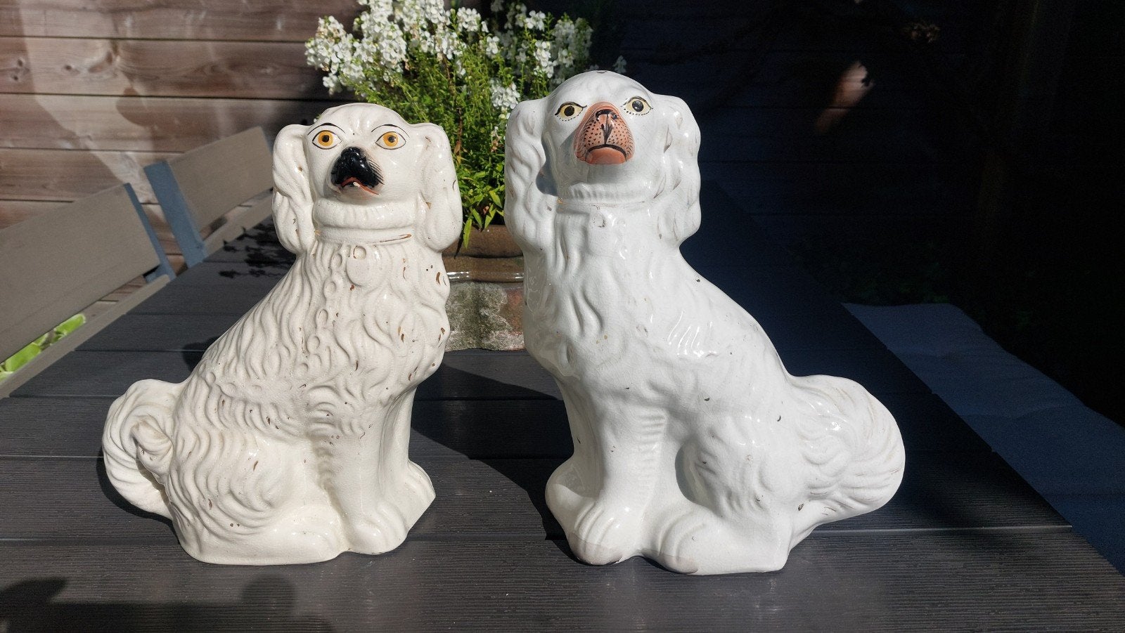 Twee antieke grote Staffordshire-spaniëls hoogte tot 33 cm., Antiek en Kunst, Ophalen of Verzenden