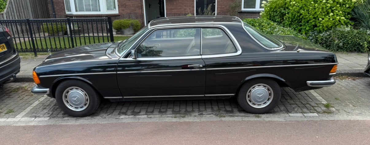 Mercedes-Benz 230 coupé 1977 Zwart, Auto's, Mercedes-Benz, 1420 kg, Zwart, Particulier, Geïmporteerd