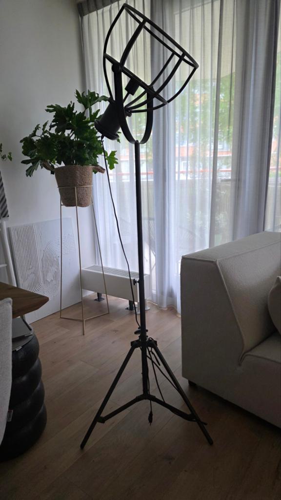 Industriële Vloerlamp Antiek  Zwart, Ophalen, Zo goed als nieuw, Industrieel, Modern, Studio, Metaal