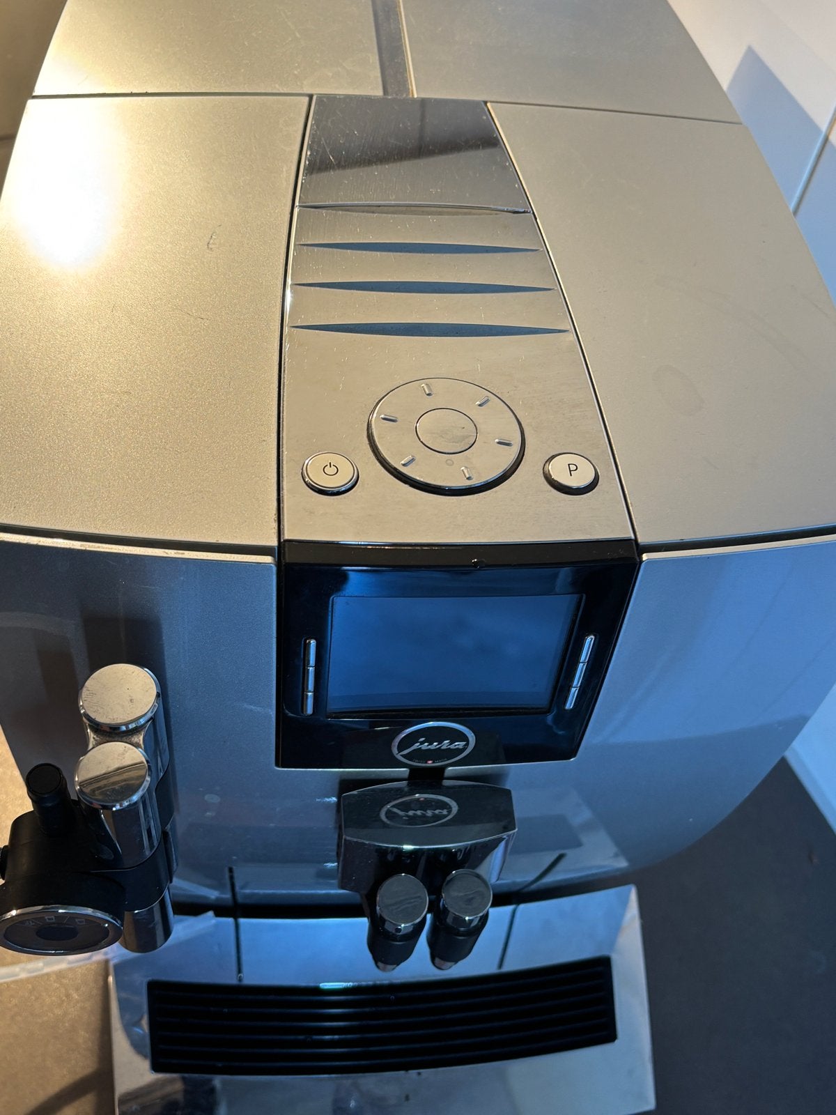 Jura J9.3 met nieuwe onderhoudsbeurt, Witgoed en Apparatuur, Gebruikt, 10 kopjes of meer, Koffiemachine, Koffiebonen