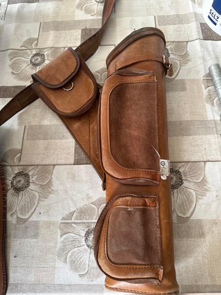 Leren pijlenkoker met heupbevestiging en accessoiretasje, Sport en Fitness, Handboogschieten, Ophalen of Verzenden, Gebruikt, Overige typen