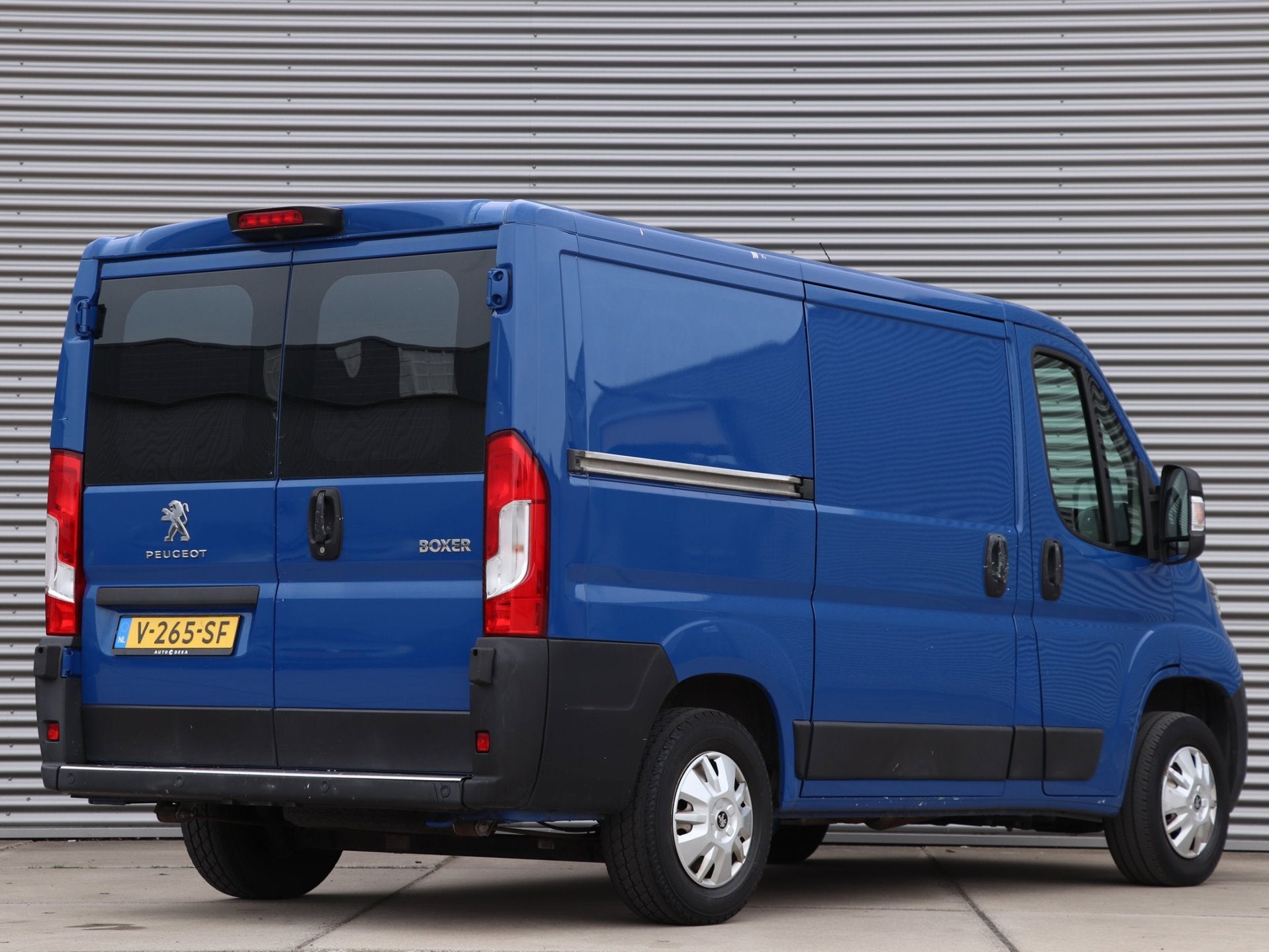 Peugeot Boxer 330 2.0 BlueHDI L1H1 Premium Pack *Navigatie*P, Voorwielaandrijving, Stof, Gebruikt, 4 cilinders