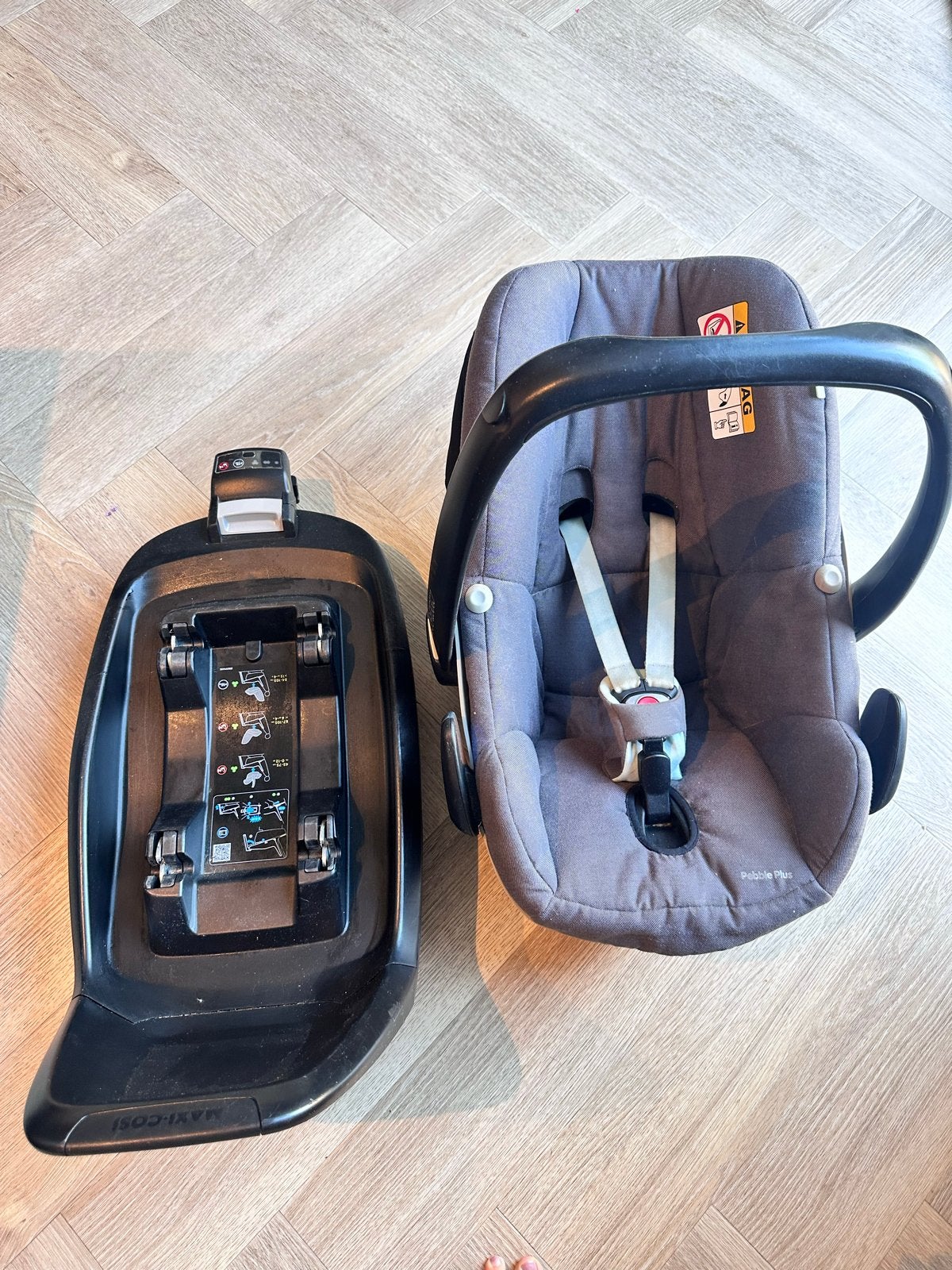 Maxi-Cosi Pebble Plus met 2wayFix Isofix base, Ophalen, Autogordel of Isofix, Gebruikt, Zijbescherming