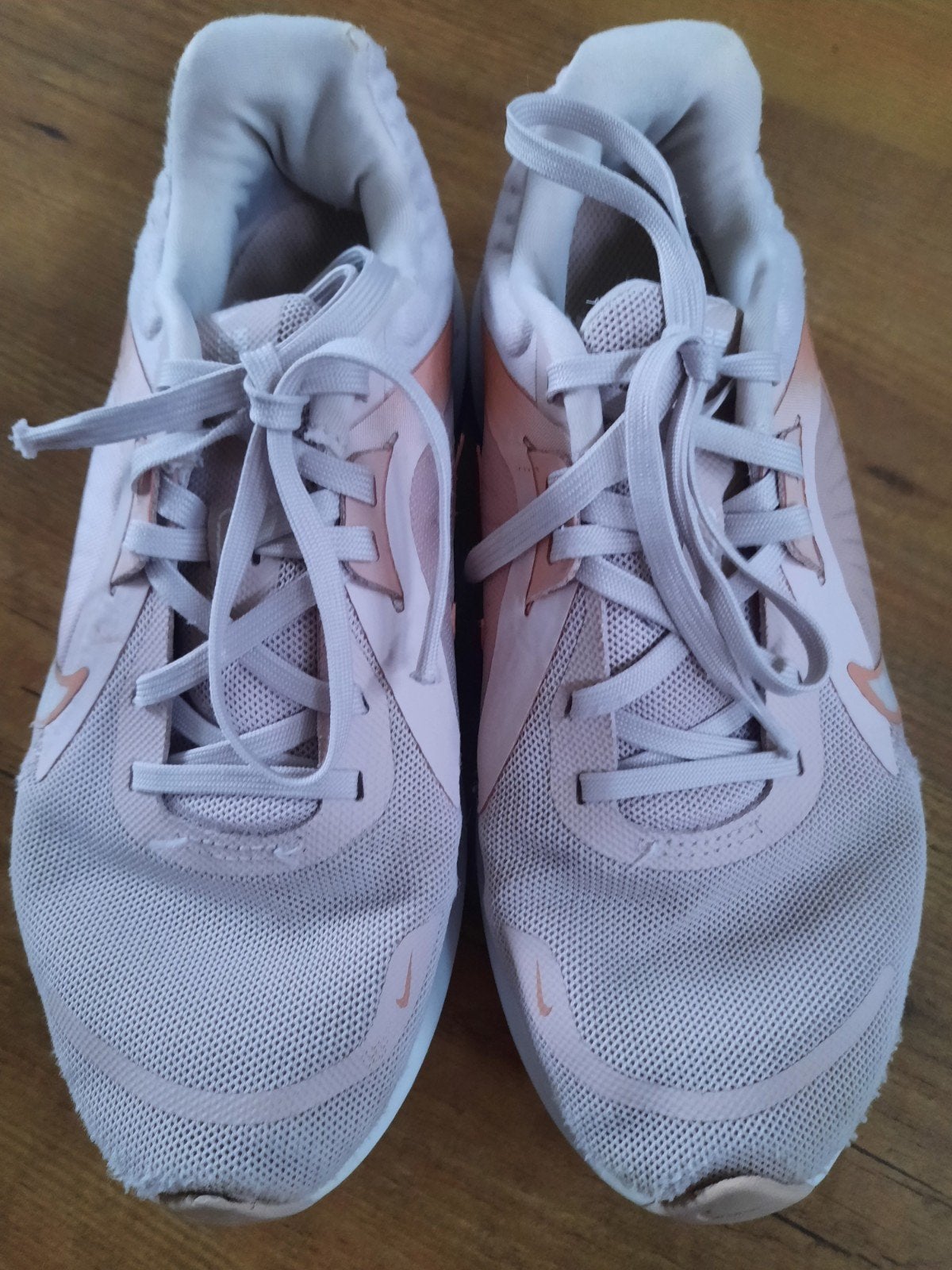 Roze Nike hardloopschoenen, maat 36.5 Gratis, Gebruikt, Meisje, Sportschoenen, Ophalen of Verzenden
