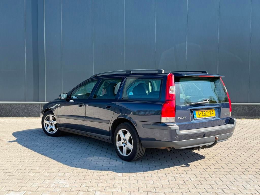 Volvo V70 2.4 | AIRCO | CRUISE | TREKHAAK | PANORAMA DAK | N, Voorwielaandrijving, Stoelverwarming, Blauw, Leder en Stof
