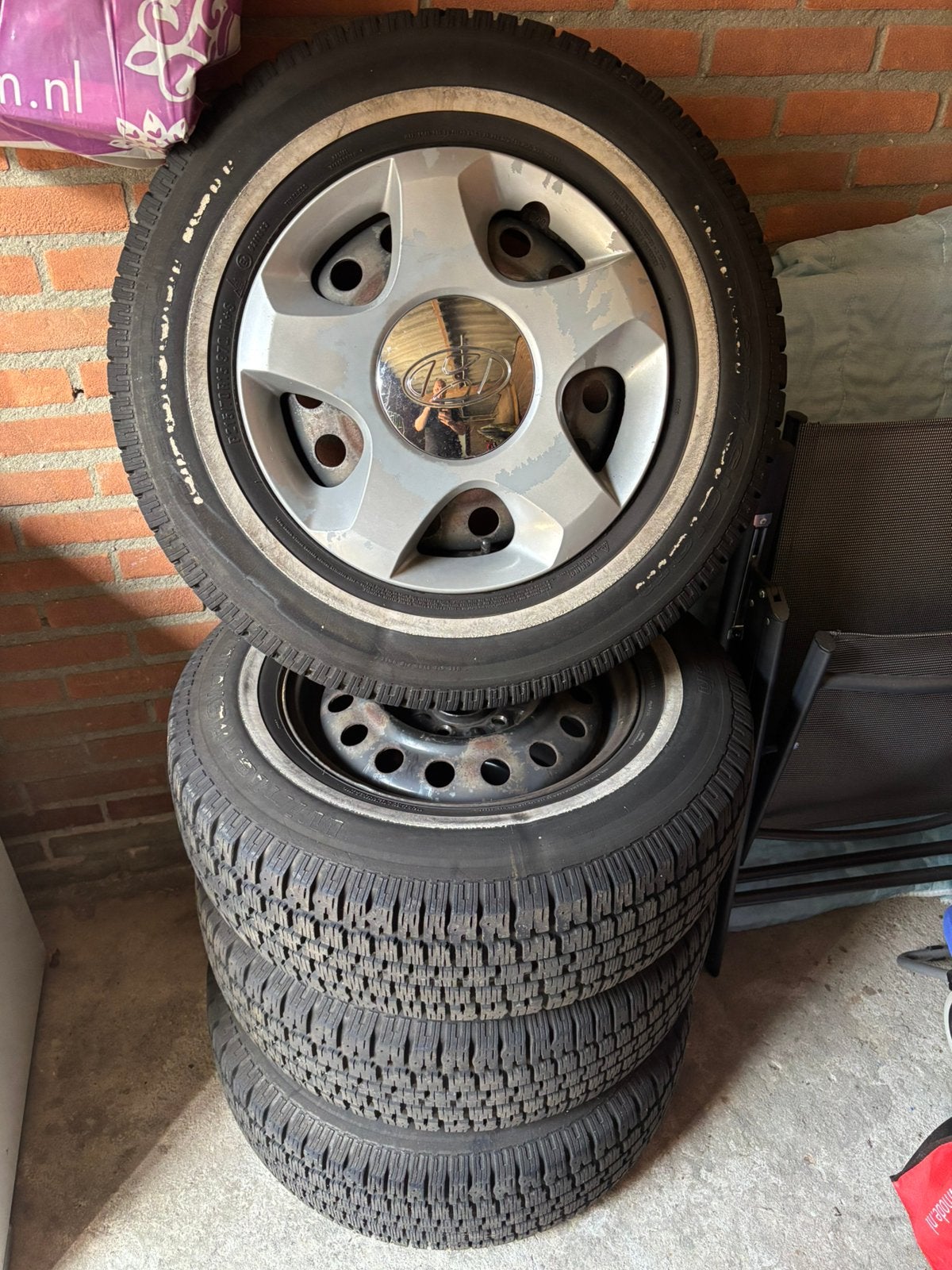 Winterbanden Hyundai Tucson 215-70-15, Auto-onderdelen, 215 mm, 15 inch, Band(en), Winterbanden