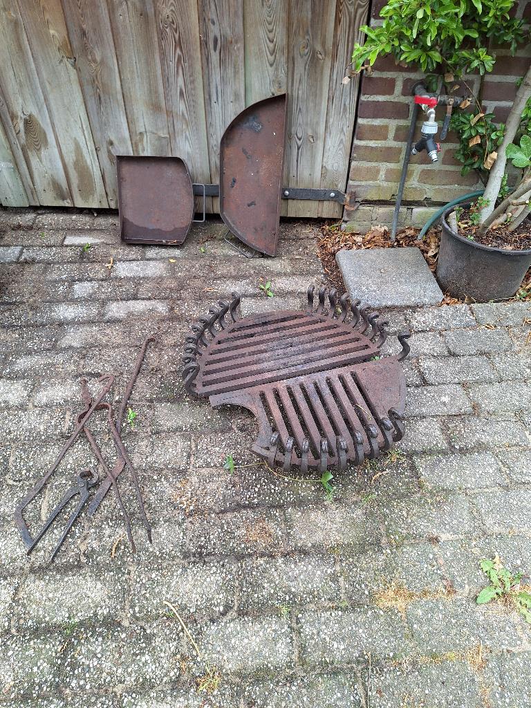 Gietijzeren haardkorf met aslades en haardstel, Huis en Inrichting, Haarden, Ophalen, Gebruikt, Vrijstaande haard, Houthaard