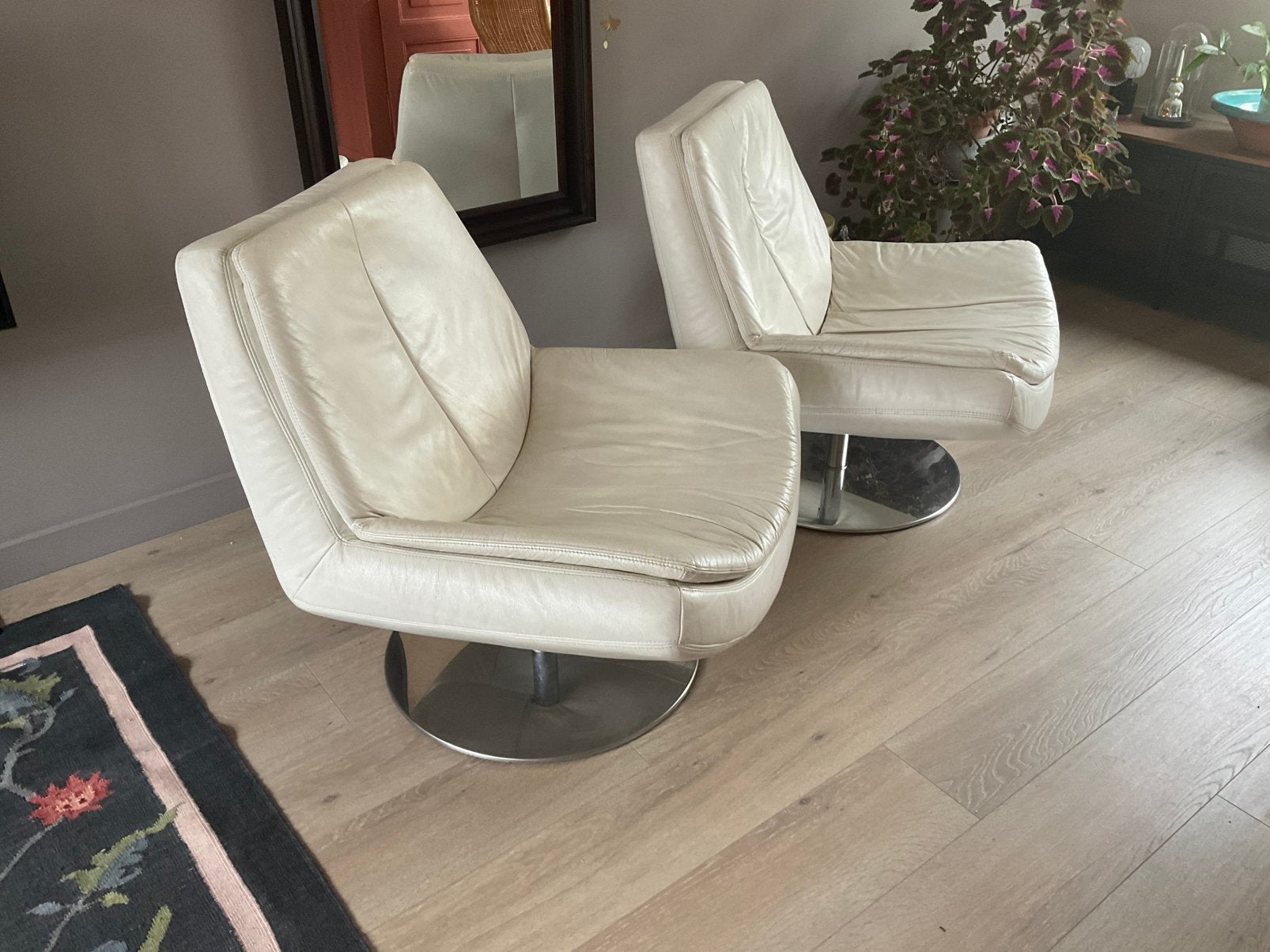 Wit leren draaistoelen., Ophalen, Gebruikt, 75 tot 100 cm, 75 tot 100 cm