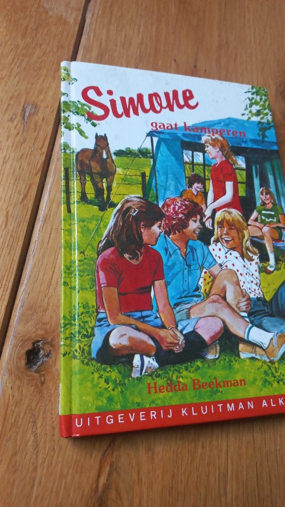 Hedda Beekman - Simone gaat kamperen - zgan, Boeken, Ophalen of Verzenden, Zo goed als nieuw, Fictie algemeen