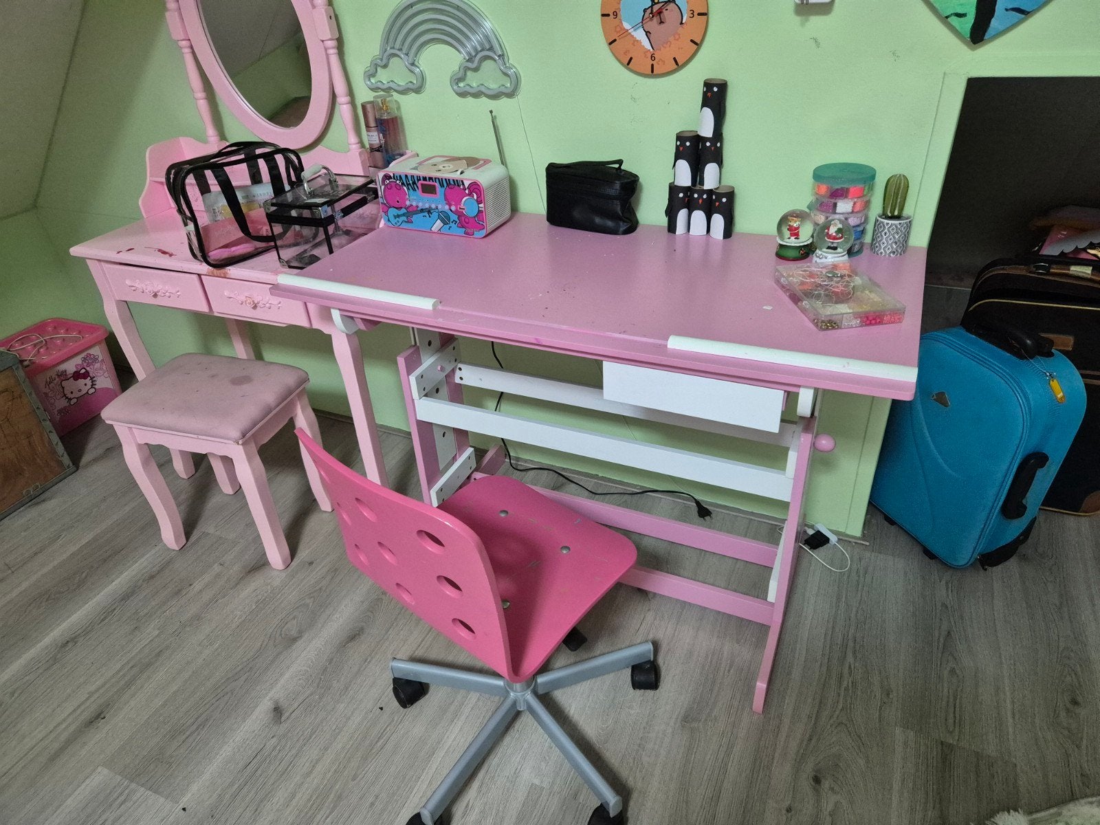 Roze Kinderbureau met verstelbaar blad, Huis en Inrichting, Ophalen, Gebruikt, Hout, Roze