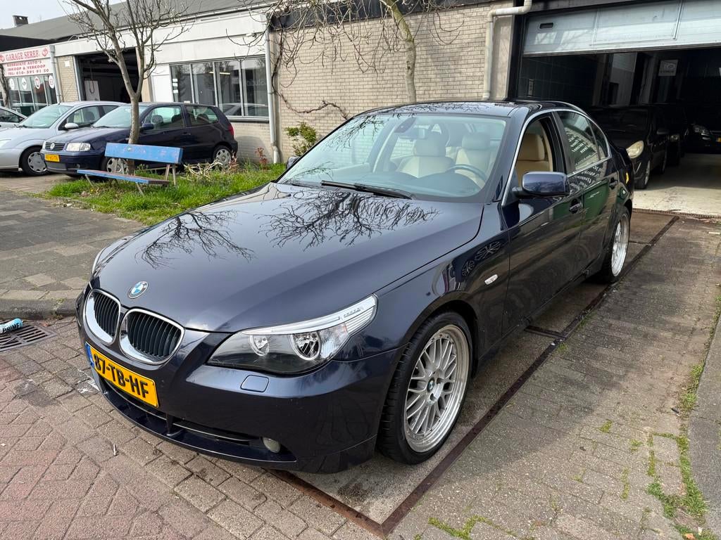 BMW 5-serie 525i Executive Apk/Automaat/GOED LEZEN AUB !, Auto's, BMW, Automaat, Parkeersensor, Achterwielaandrijving, Gebruikt